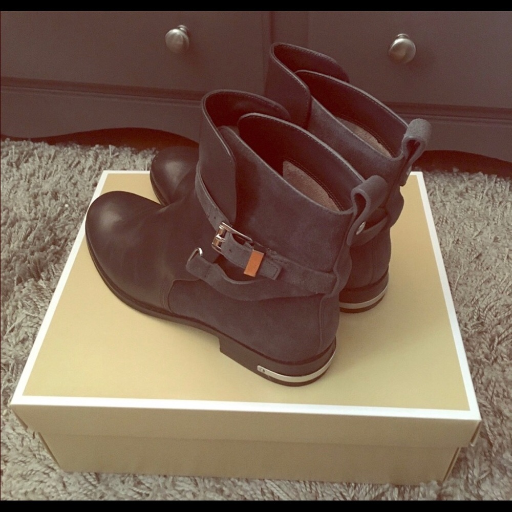 Michael Kors - Arley Ankle Flat Boot - Leather